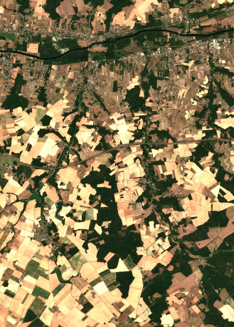 Imagen de satélite Sentinel-2 de la zona cerca de Luzillé antes del incendio, el 10 de julio de 2026