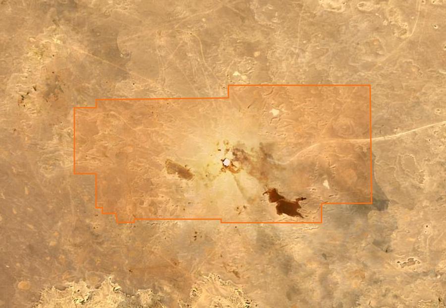 Contorno de la zona quemada cerca de Al Wahat (LY), trazado sobre imágenes de satélite