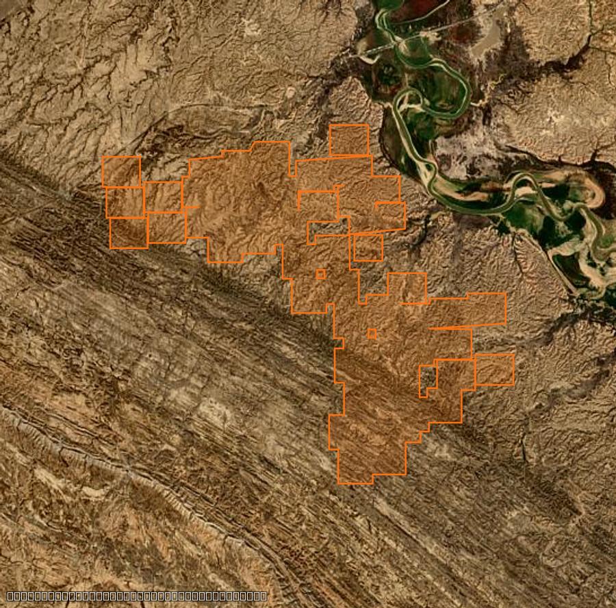 Outline of the burned area near Kirkouk (IQ), drawn over satellite imagery
