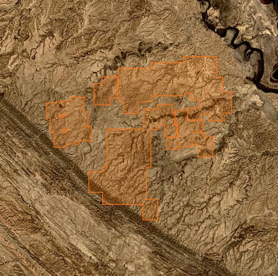 Outline of the burned area near Kirkouk (IQ), drawn over satellite imagery