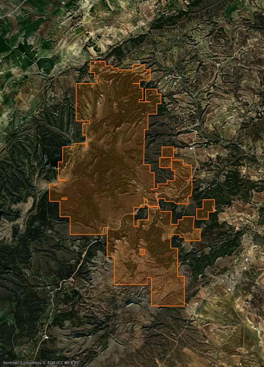 Outline of the burned area near Ed Derija (TN), drawn over satellite imagery