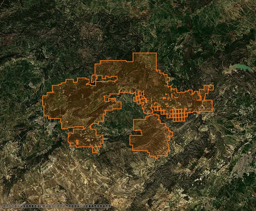Outline of the burned area near Djeradou (TN), drawn over satellite imagery