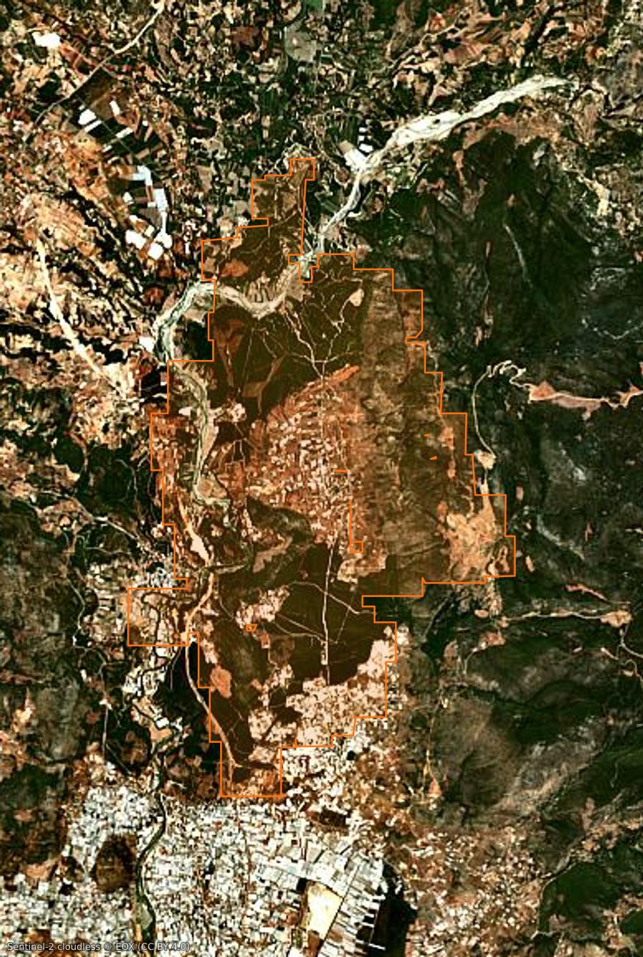 Outline of the burned area near Kaş (TR), drawn over satellite imagery