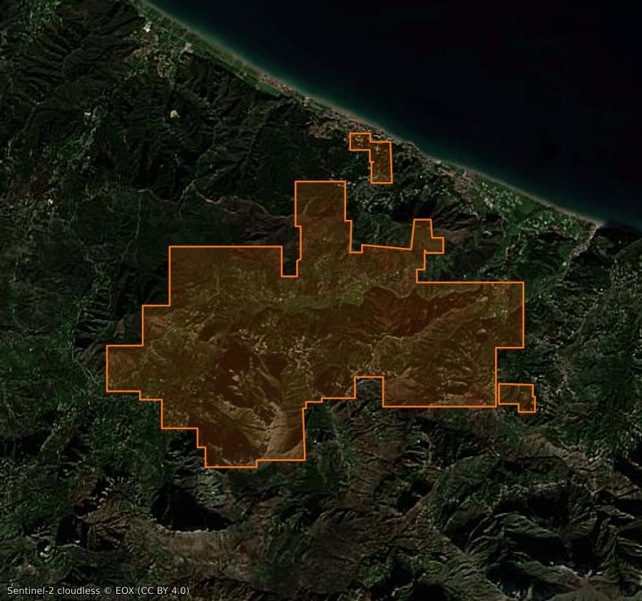 Outline of the burned area near Boukhelifa (DZ), drawn over satellite imagery