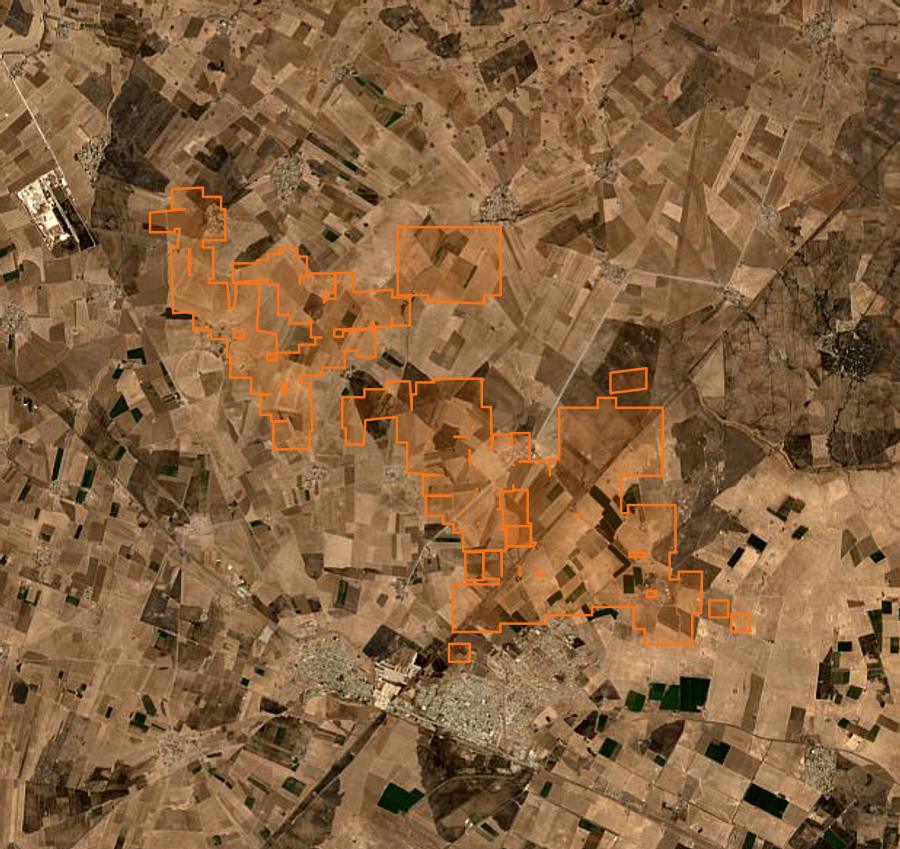 Outline of the burned area near Gouvernorat d'Hassaké (SY), drawn over satellite imagery