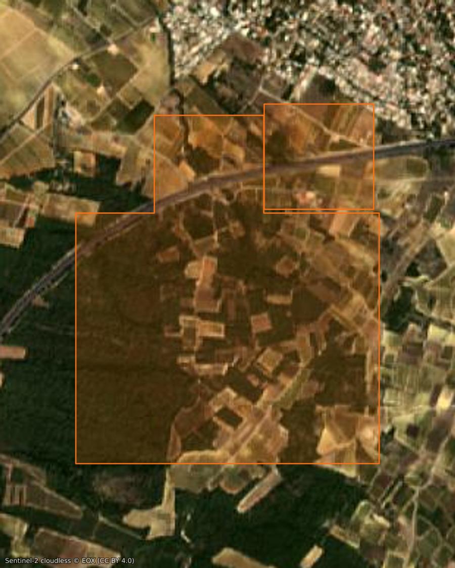Outline of the burned area near Salles-d'Aude, drawn over satellite imagery