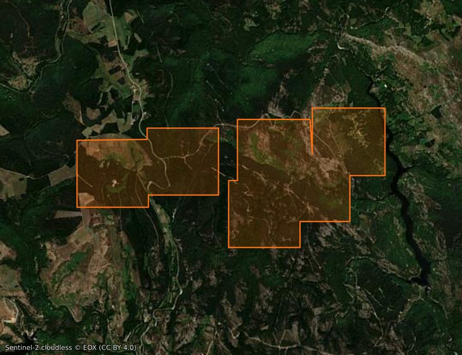 Outline of the burned area near Prévenchères, drawn over satellite imagery