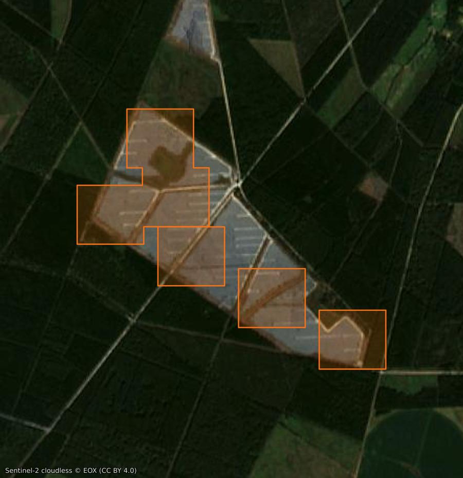 Outline of the burned area near Le Temple, drawn over satellite imagery