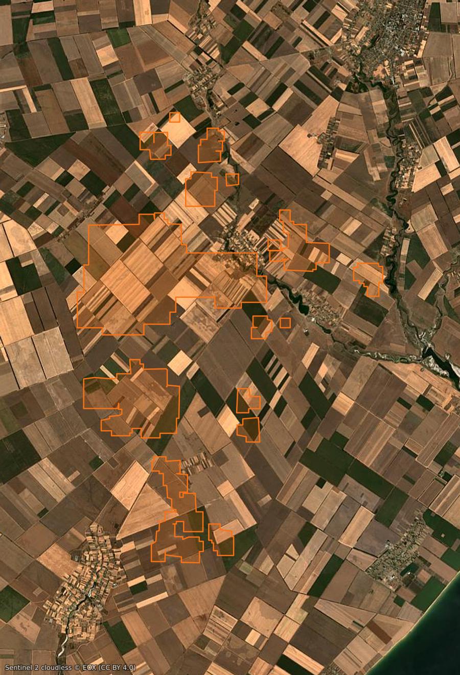 Outline of the burned area near Олександрівська сільська громада (UA), drawn over satellite imagery