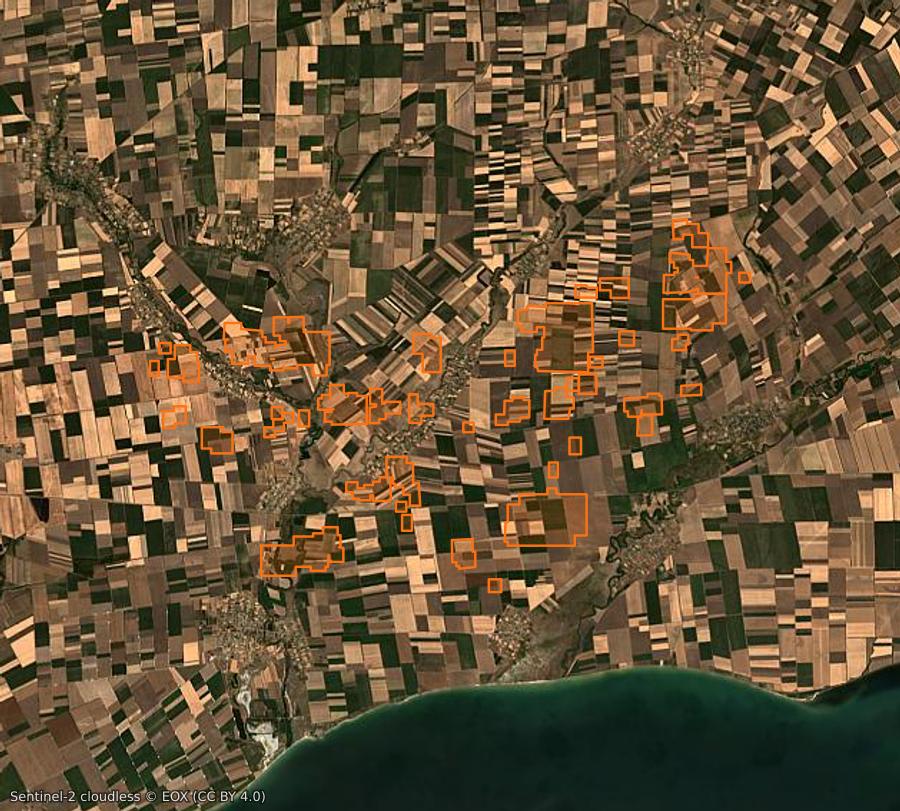 Outline of the burned area near Приазовська селищна громада (UA), drawn over satellite imagery