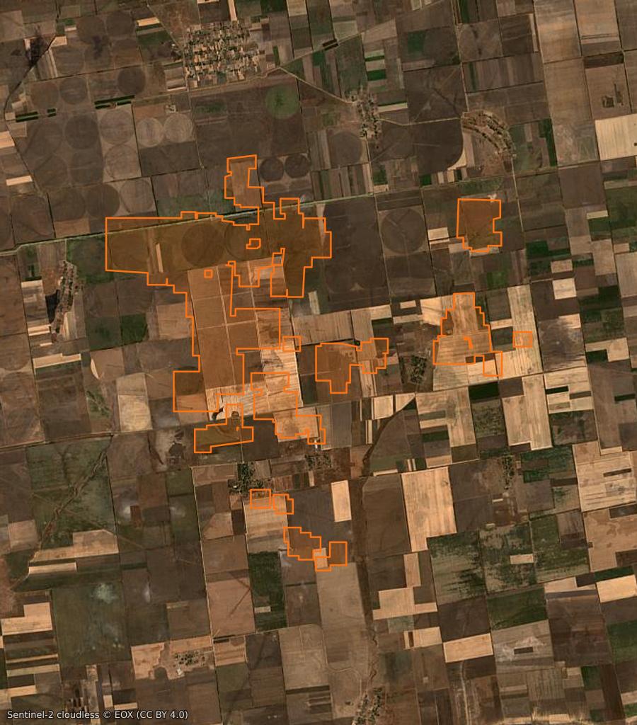 Outline of the burned area near Нижньосірогозька селищна громада (UA), drawn over satellite imagery