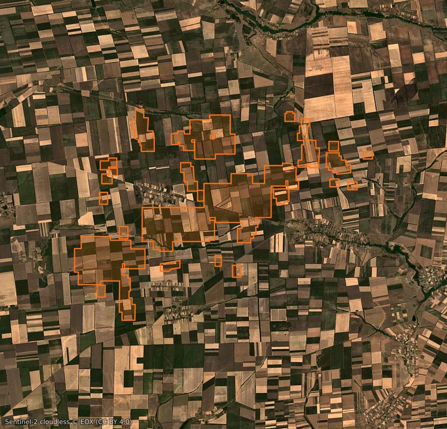 Outline of the burned area near Нововасилівська селищна громада (UA), drawn over satellite imagery
