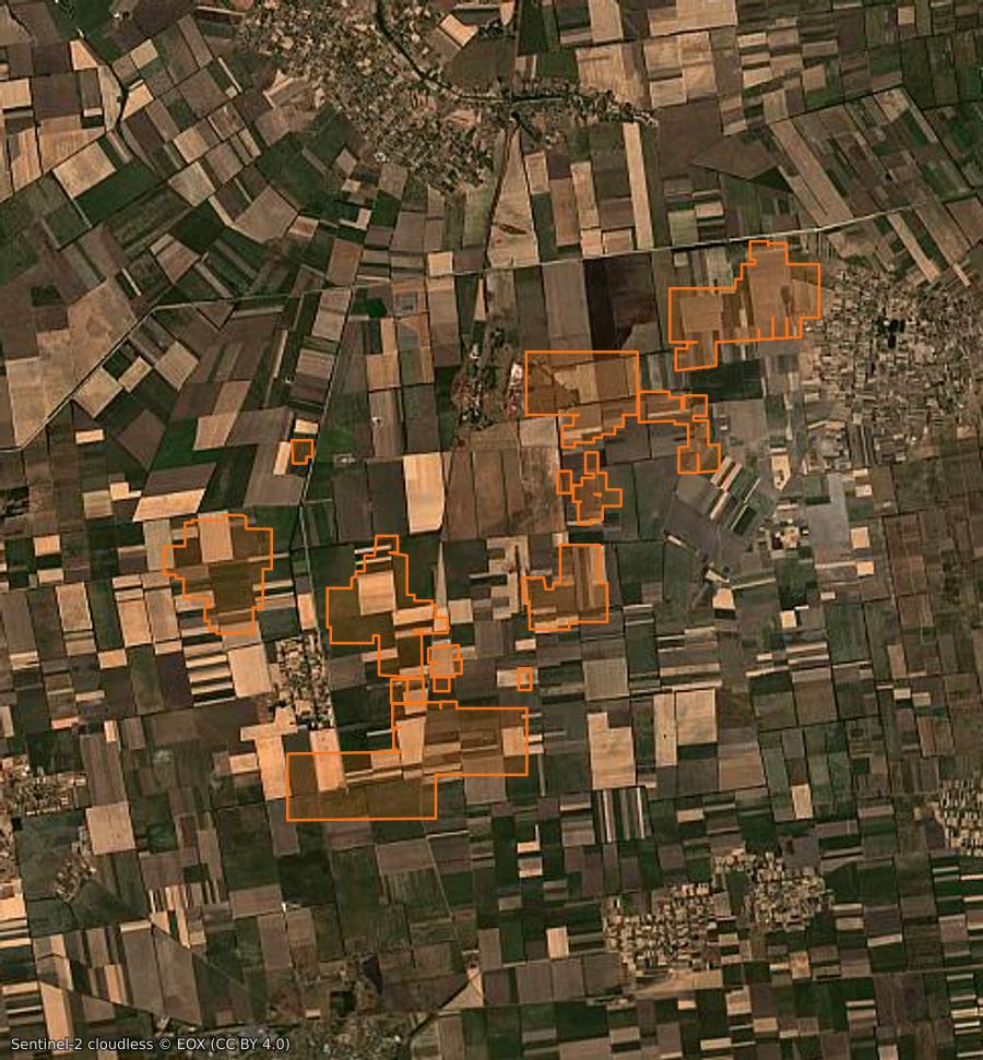 Outline of the burned area near Веселівська селищна громада (UA), drawn over satellite imagery