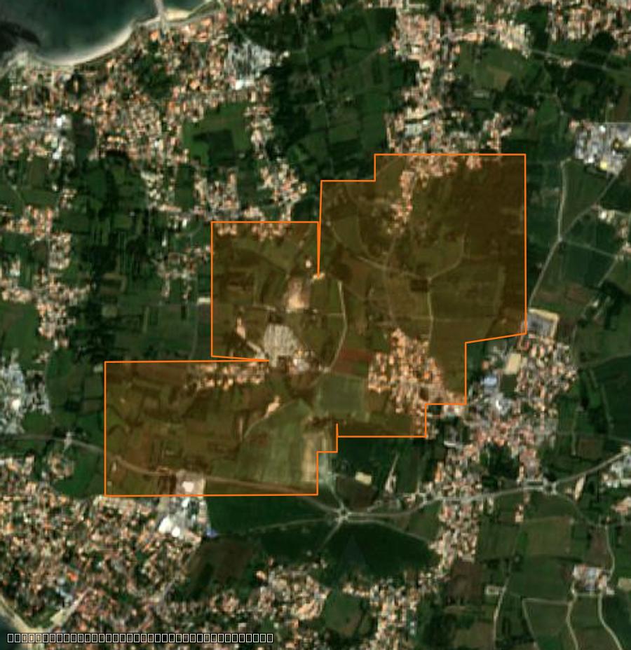 Outline of the burned area near La Plaine-sur-Mer, drawn over satellite imagery