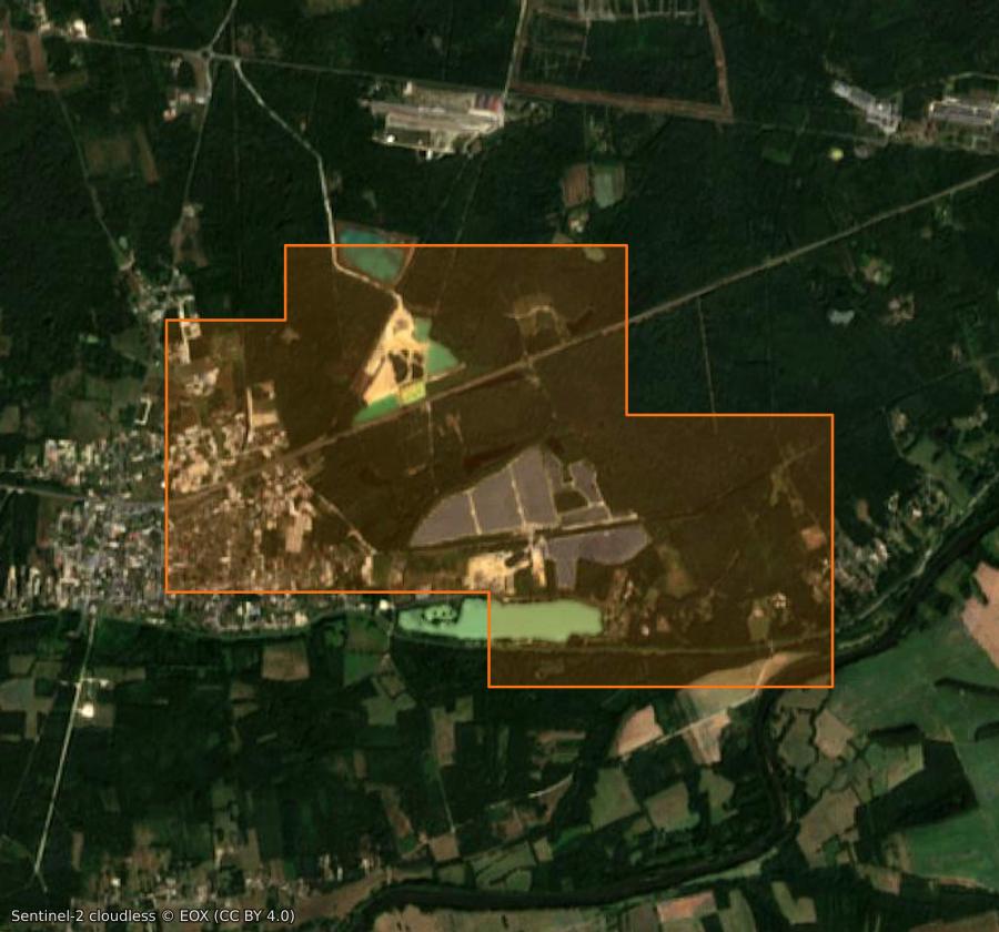 Outline of the burned area near Gièvres, drawn over satellite imagery