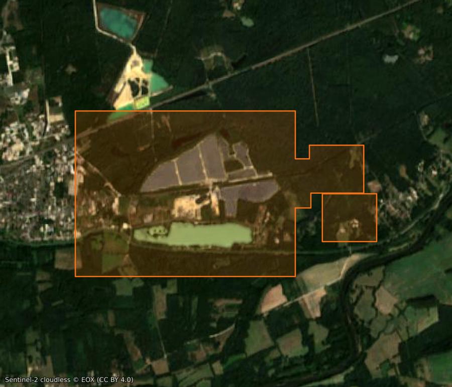 Outline of the burned area near Gièvres, drawn over satellite imagery
