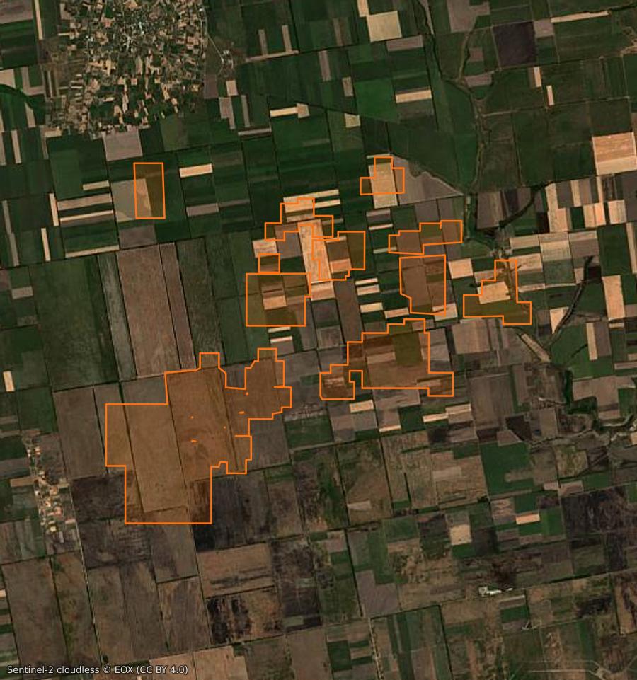 Outline of the burned area near Нововоронцовська селищна громада (UA), drawn over satellite imagery