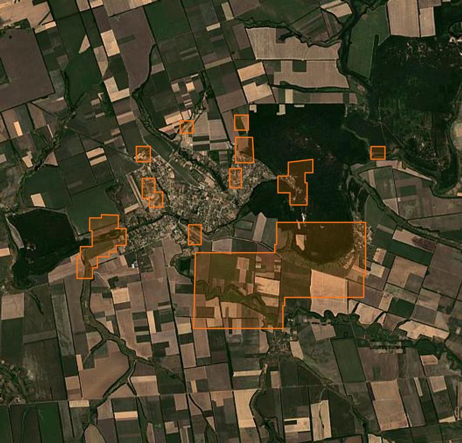 Umriss der Brandfläche bei Великомихайлівська сільська громада (UA), gezeichnet auf Satellitenbilder