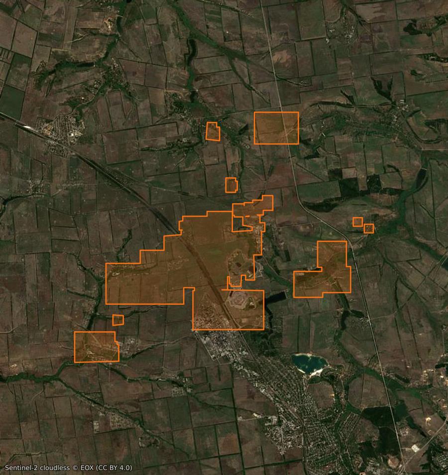 Outline of the burned area near Ясногорівка (UA), drawn over satellite imagery