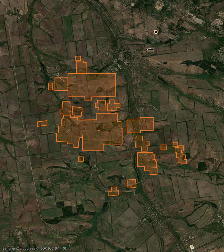 Outline of the burned area near Очеретинська селищна громада (UA), drawn over satellite imagery
