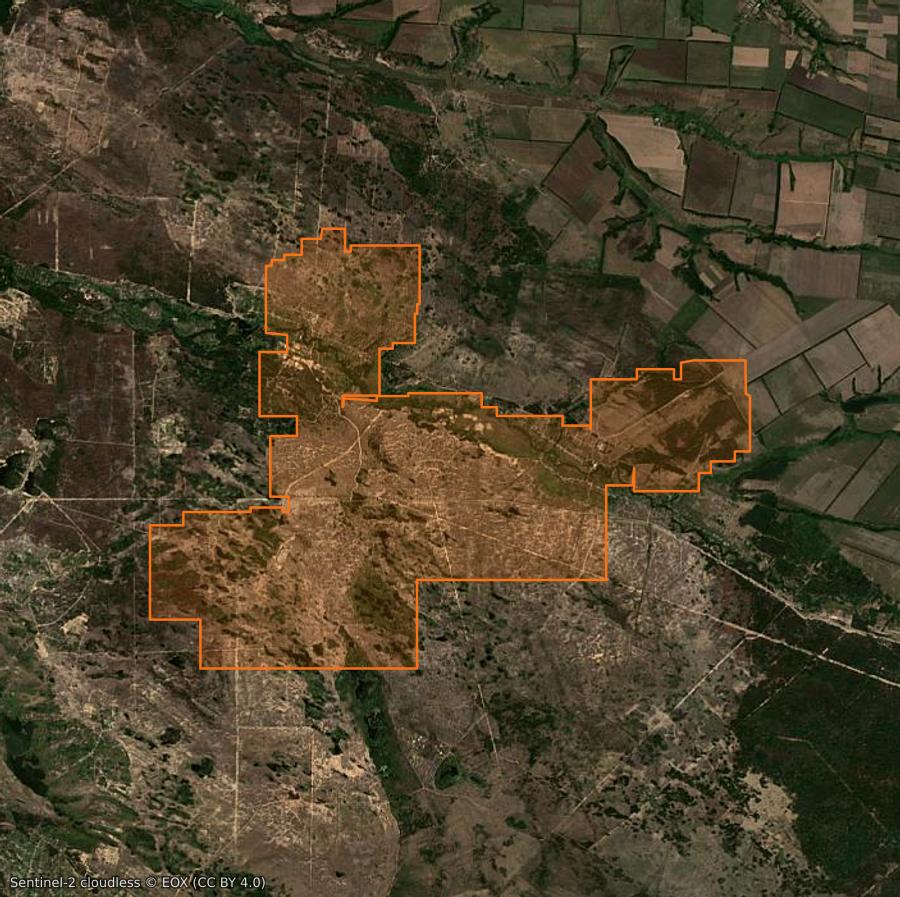 Outline of the burned area near Сіверськодонецька міська громада (UA), drawn over satellite imagery