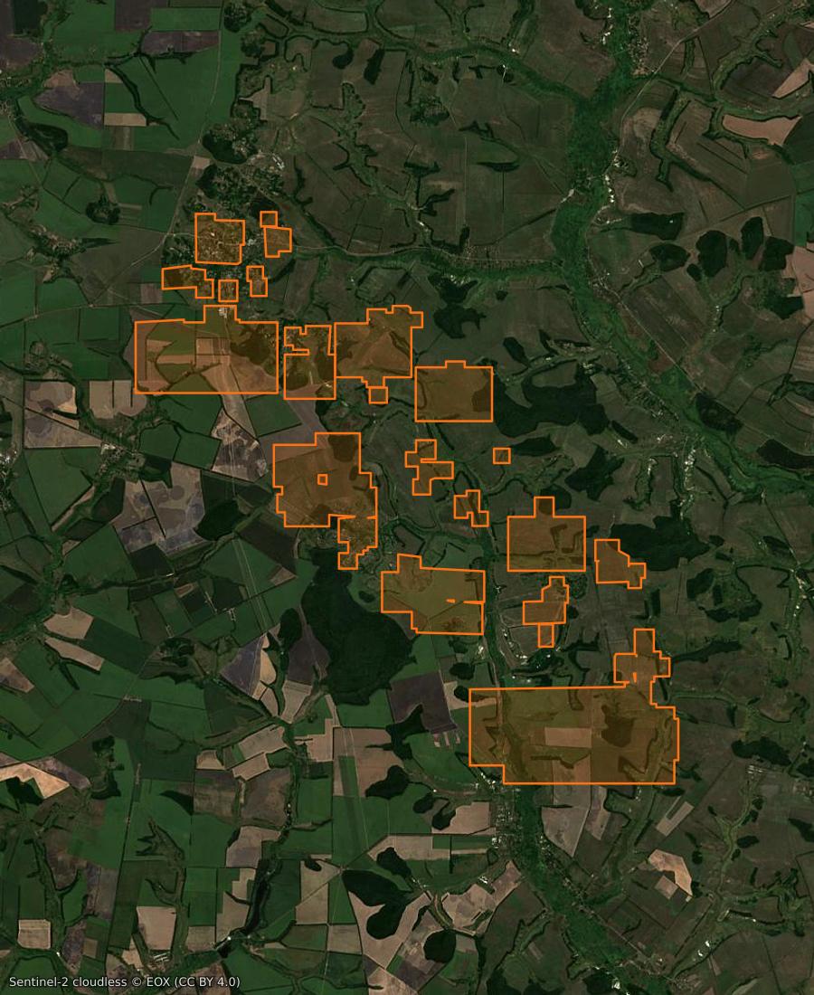 Outline of the burned area near Вільхуватська сільська громада (UA), drawn over satellite imagery